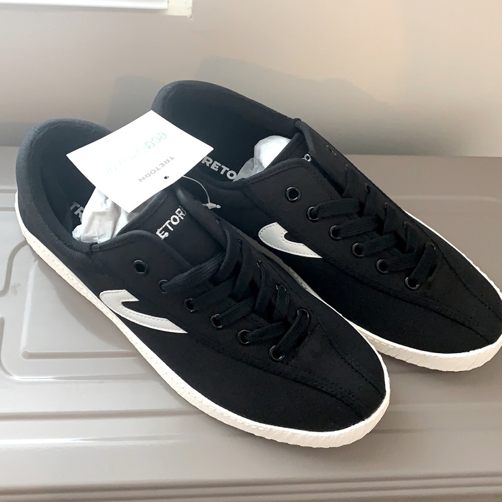 New Tretorn Men’s Size 8M Black and White Tennis Shoes